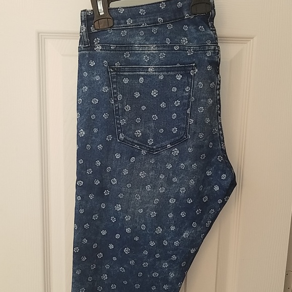 Jeans with flower prints - Picture 1 of 4